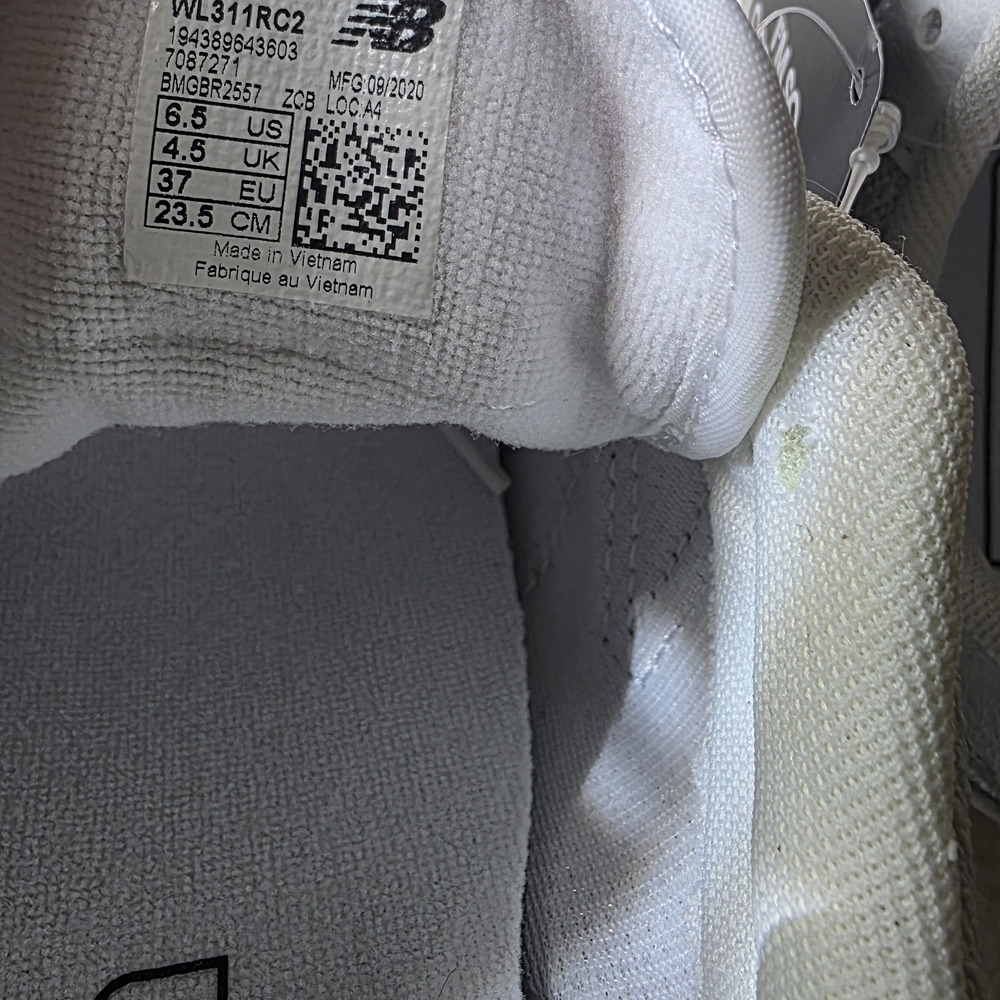 New Balance 311 V2 White Running Shoes W/irridecent logo BRAND NEW NWT UNWORN - Picture 8 of 10
